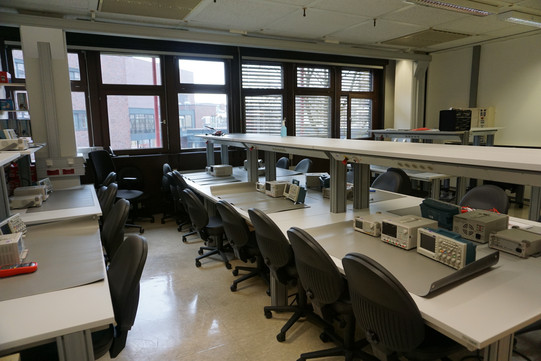 The workplaces of the electronics lab